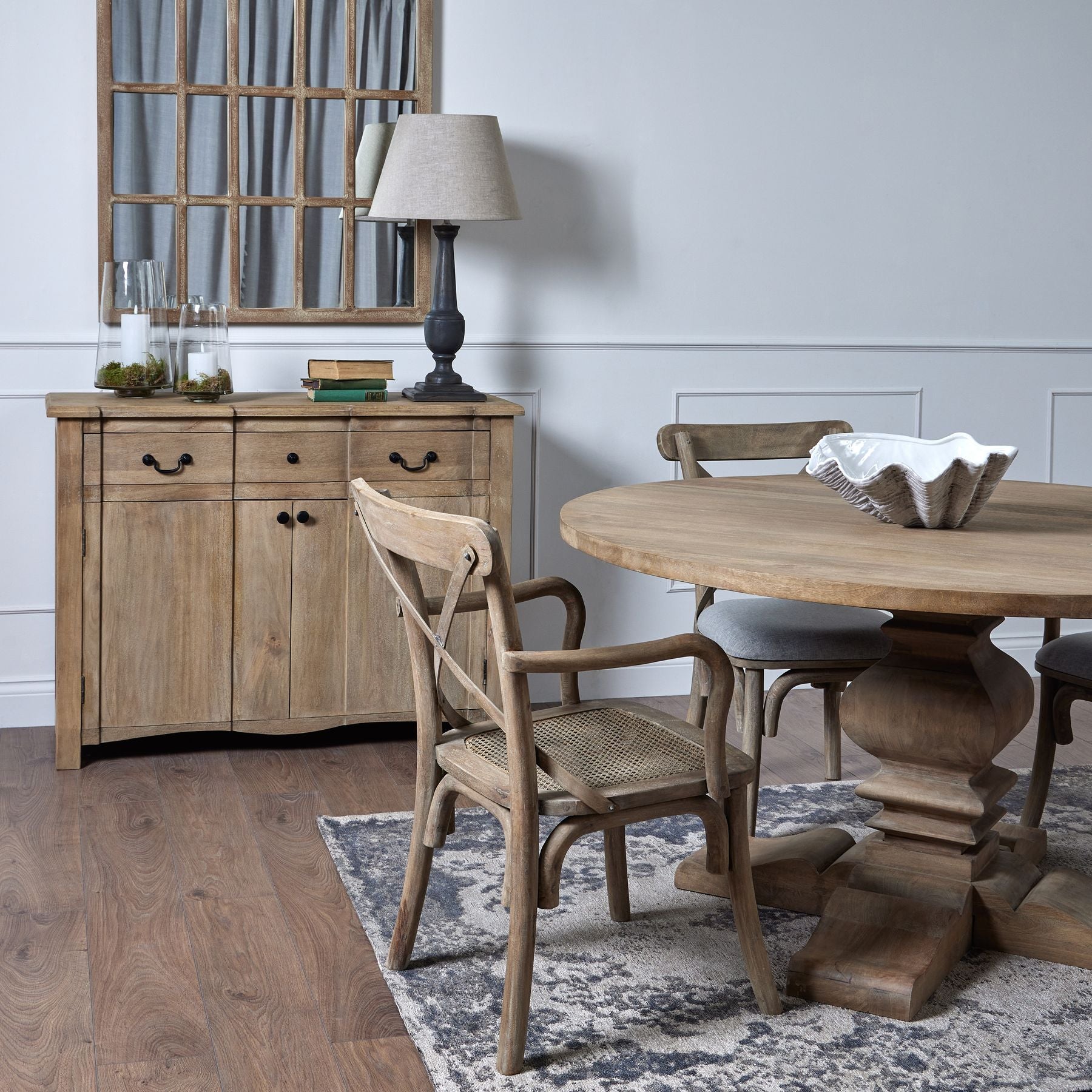 Copgrove Collection Round Pedestal Dining Table with 4 Chairs