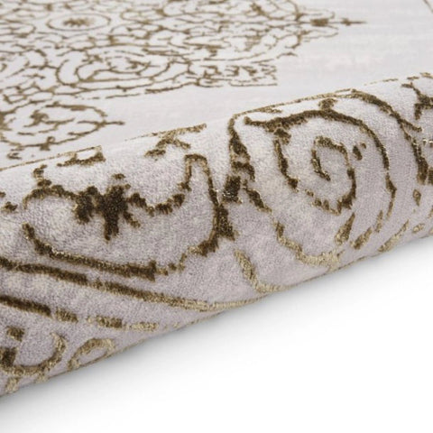 Close up of Artemis B9076A Gold and Silver Rug with metallic finish
