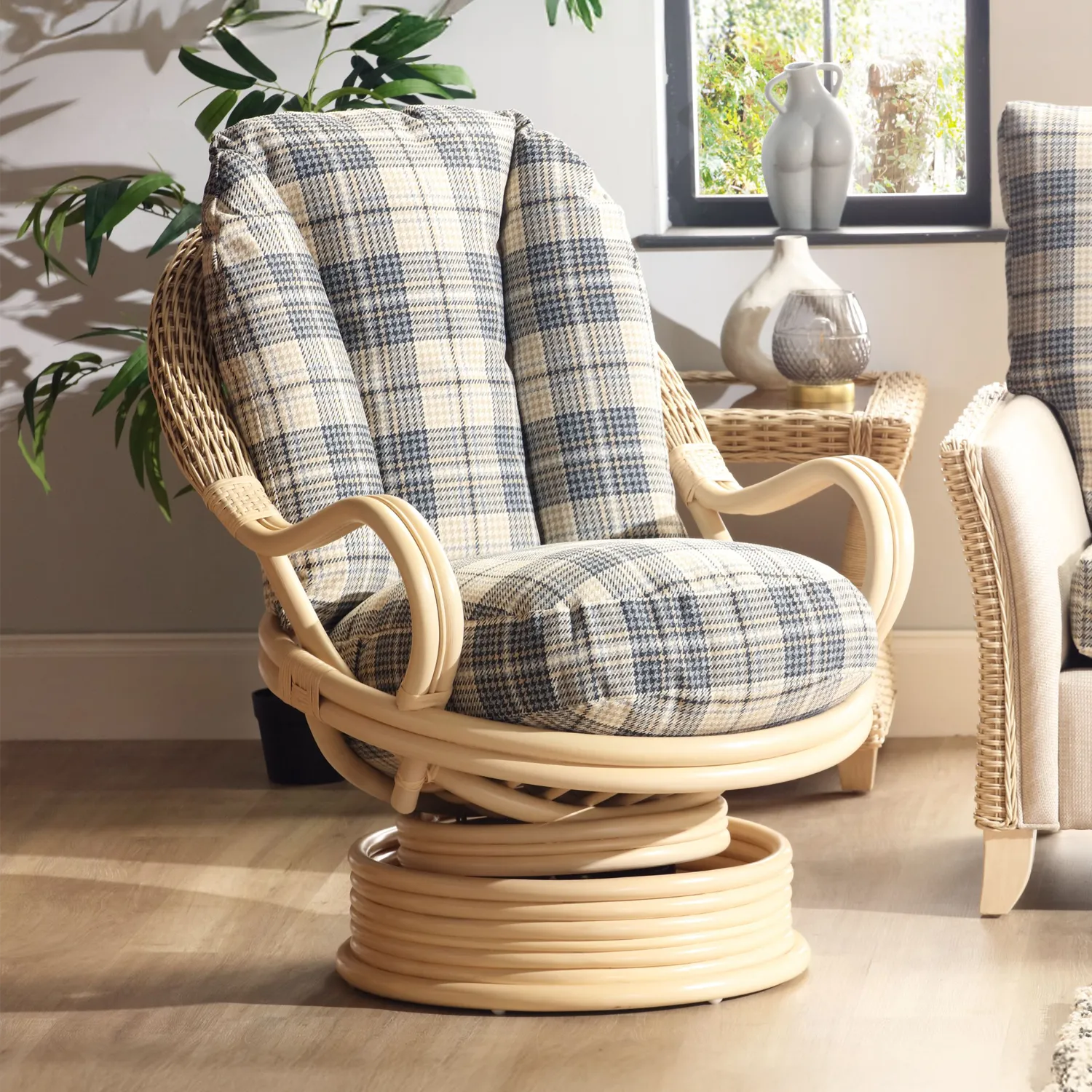 Arlington Deluxe Swivel Rocker Chair – Natural Wash
