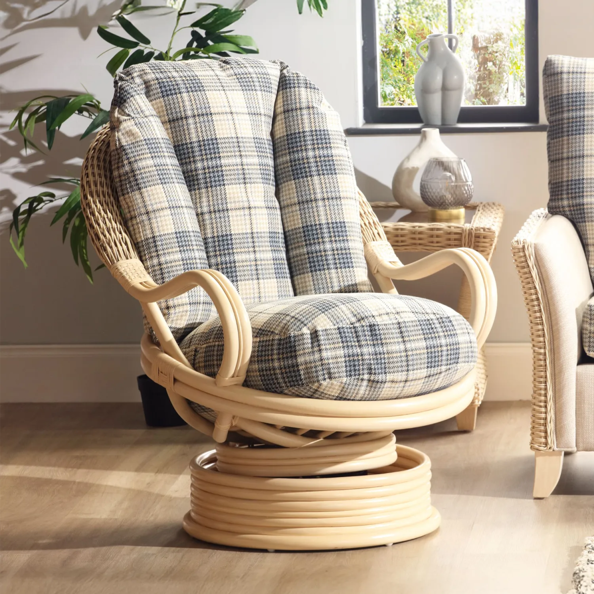 Arlington Deluxe Swivel Rocker Chair – Natural Wash