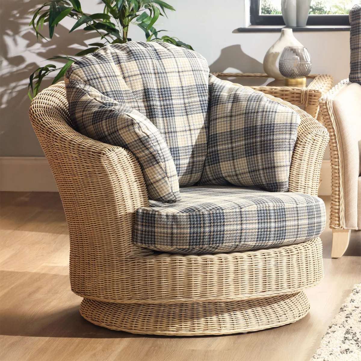 Arlington Lyon Rattan Swivel Chair