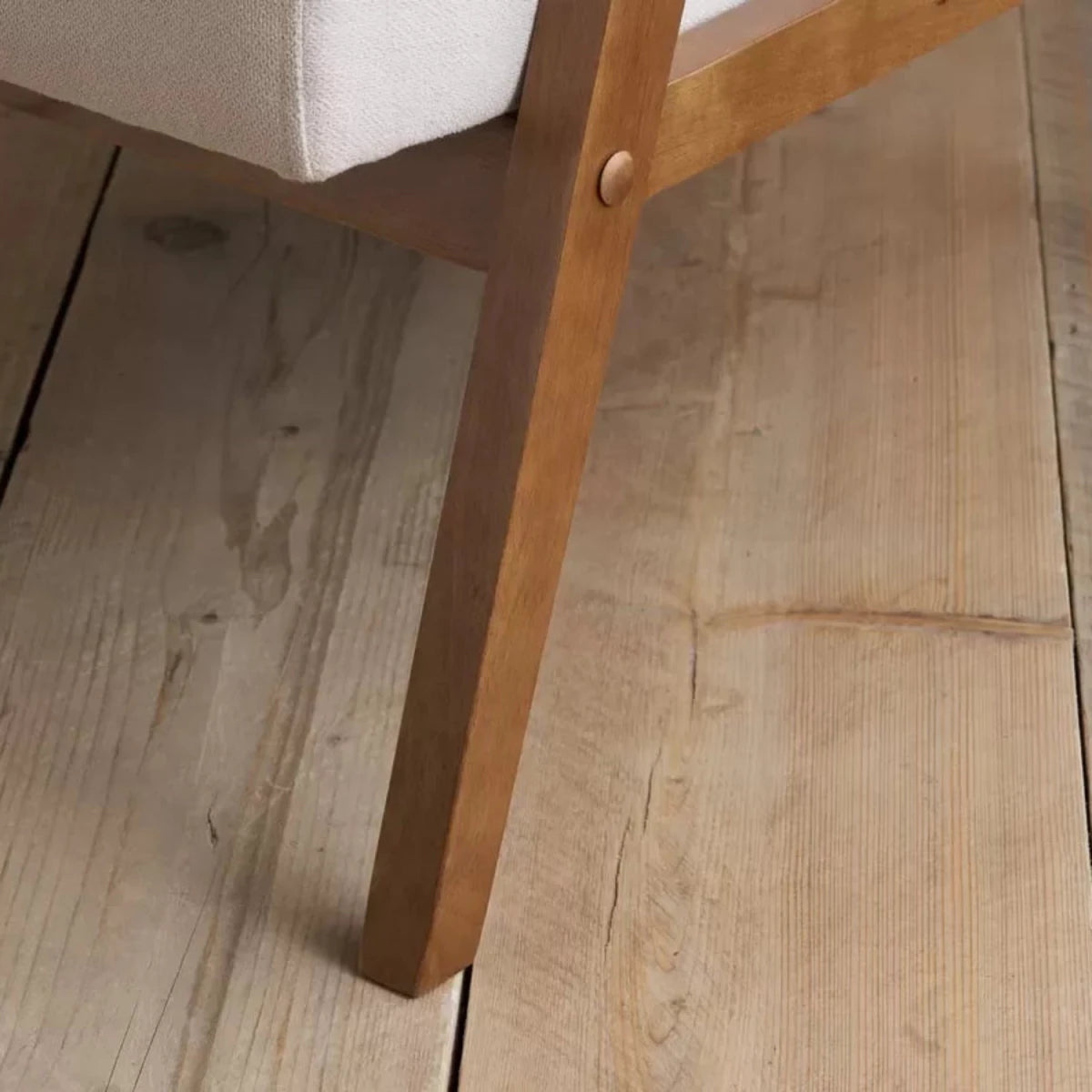 Strong wood structure ensuring long lasting use.