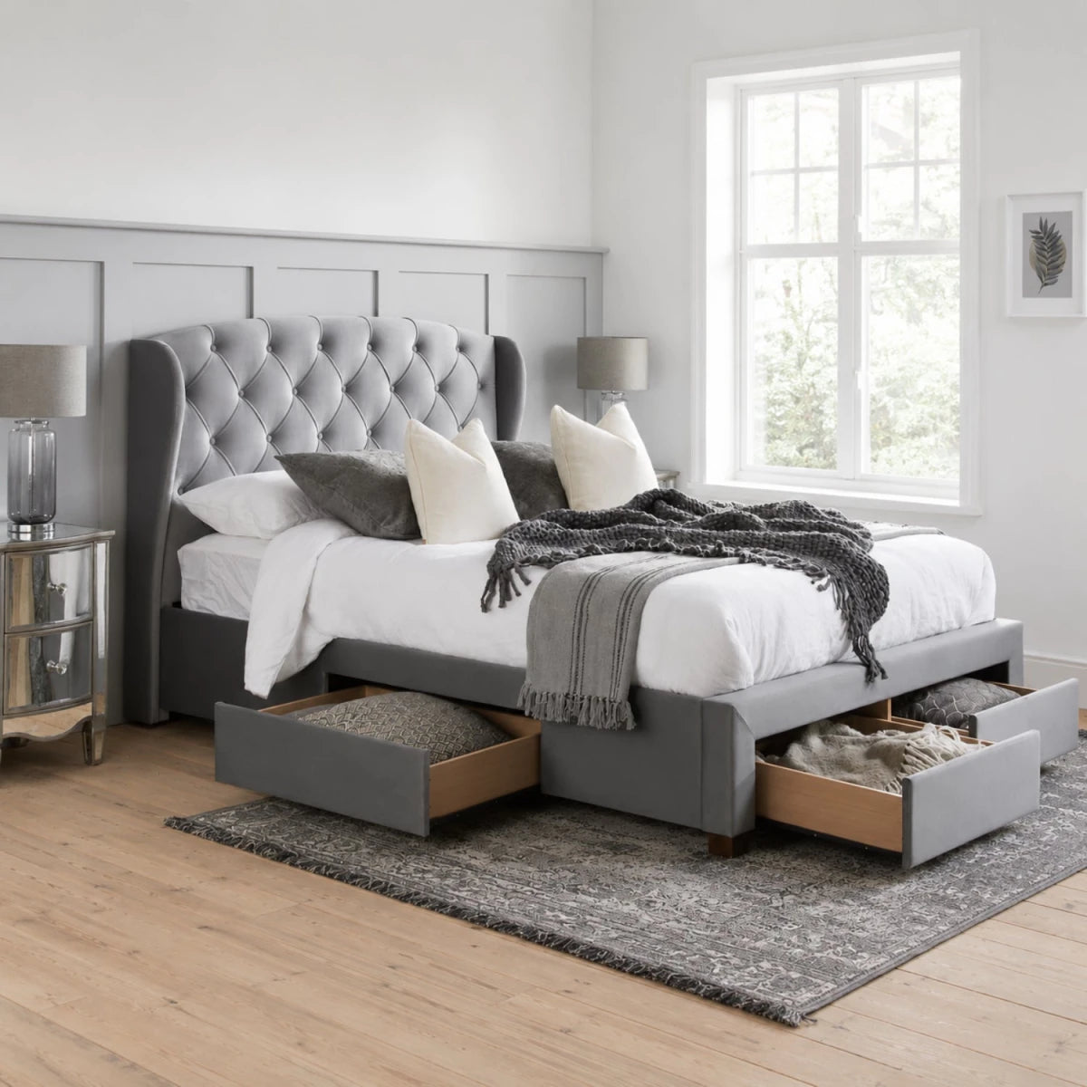 Versatile design for modern and classic interiors.