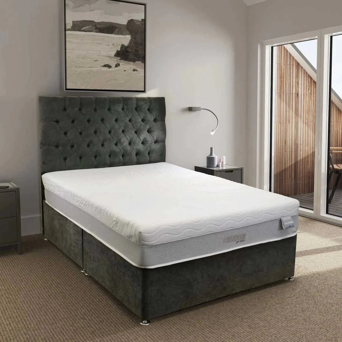 Mattress with foam-encapsulated pocket springs for individual support