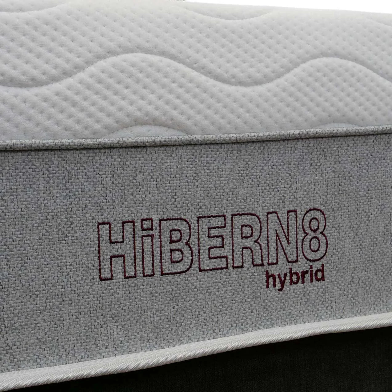 Medium-soft hybrid mattress with soft comfort layers