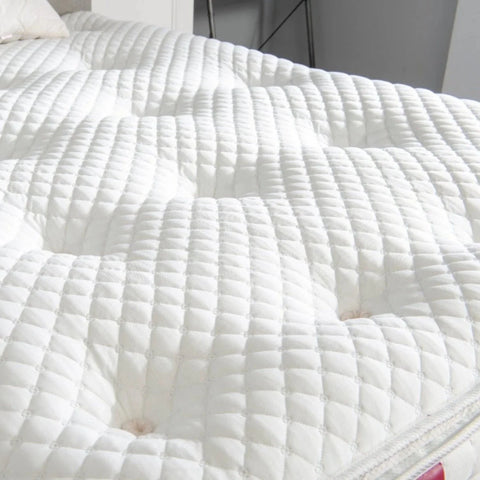 Medium comfort pocket sprung plush mattress