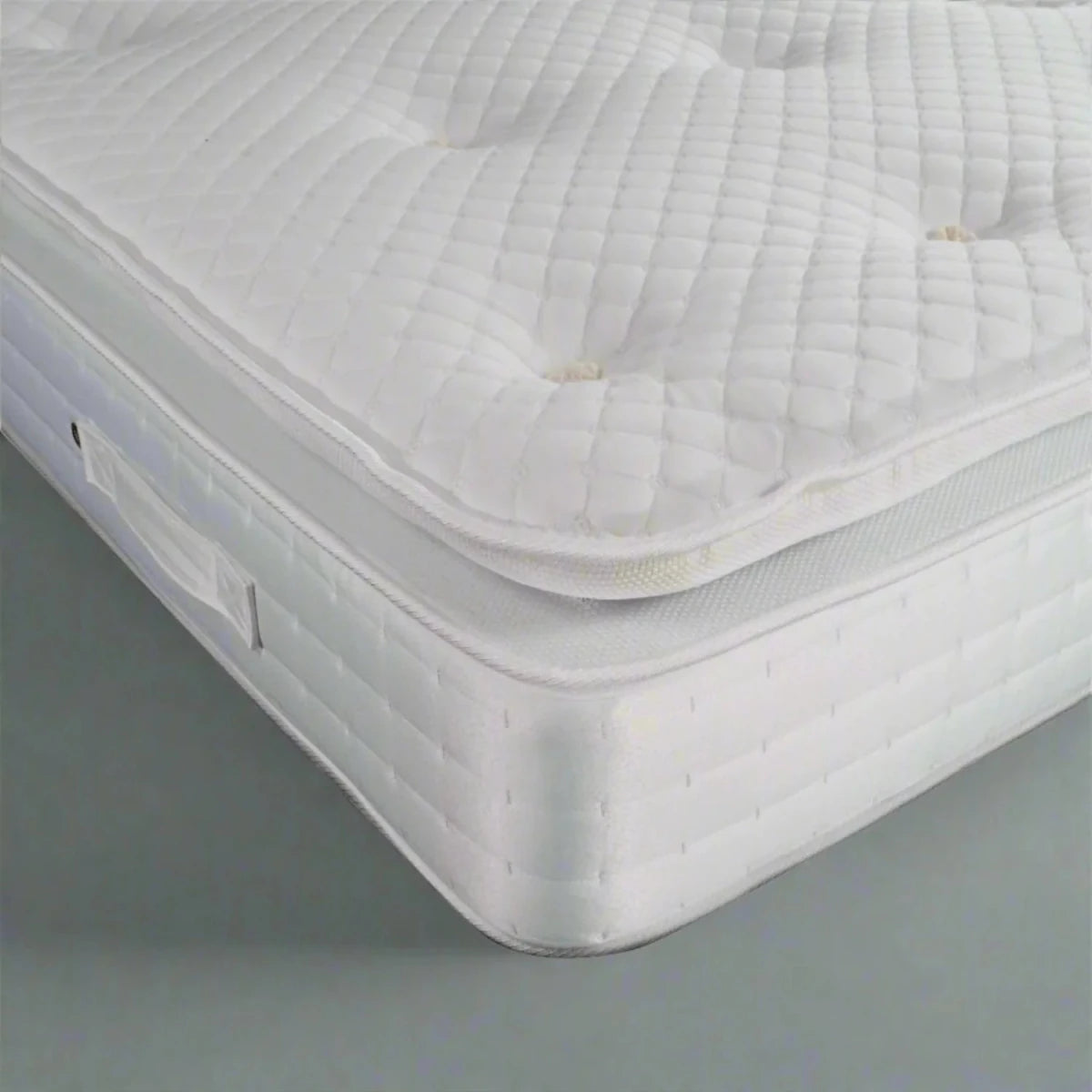 Pillow top mattress with natural wool fillings