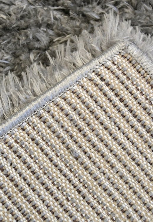 Stylish shaggy rug in neutral grey tone for modern homes.
