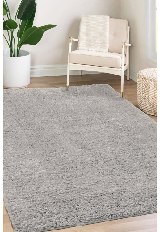 Lagom silver rug with soft shaggy texture and modern style.