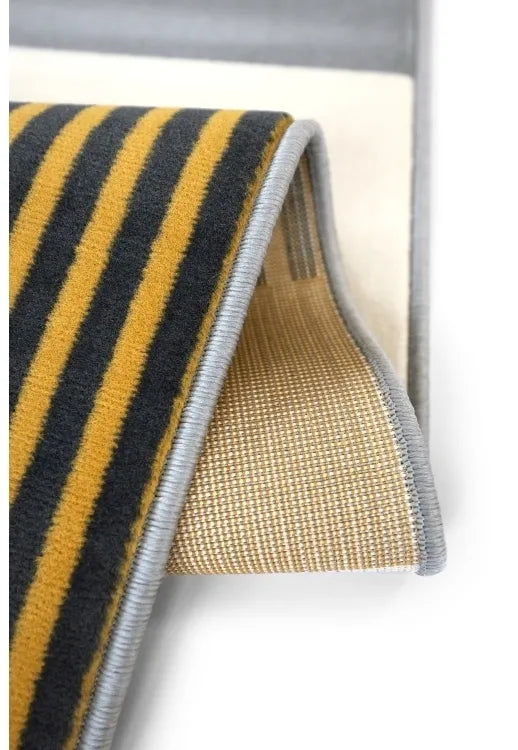 Hardwearing rug suitable for high traffic areas.