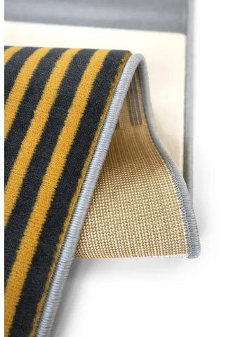 Hardwearing rug suitable for high traffic areas.