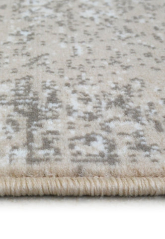 Traditional style rug with easy clean and hardwearing fibres.