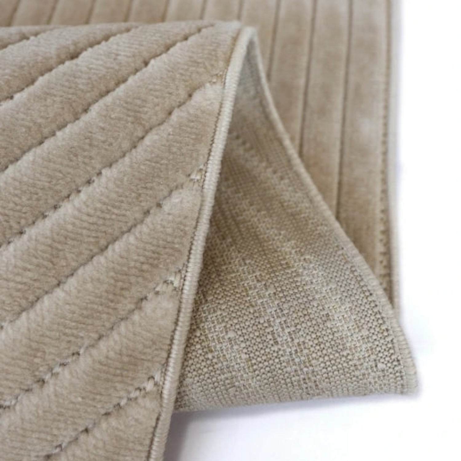 Hardwearing rug suitable for high traffic areas.