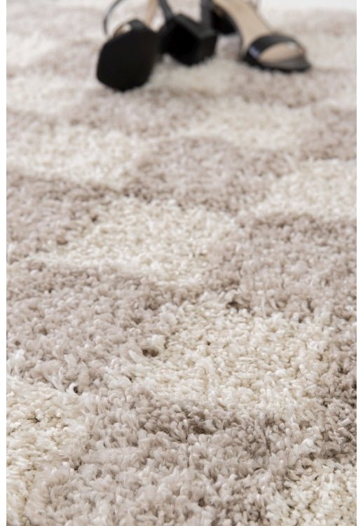 Soft high pile rug with classic check design.