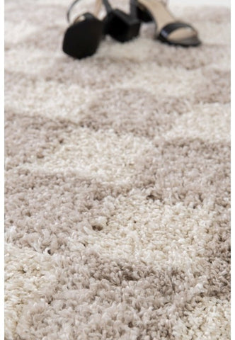 Soft high pile rug with classic check design.