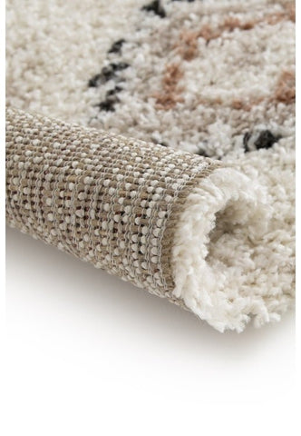 Modern shag rug with soft texture and elegant design.