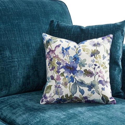 Decorative cushion with velvet texture and vintage style.