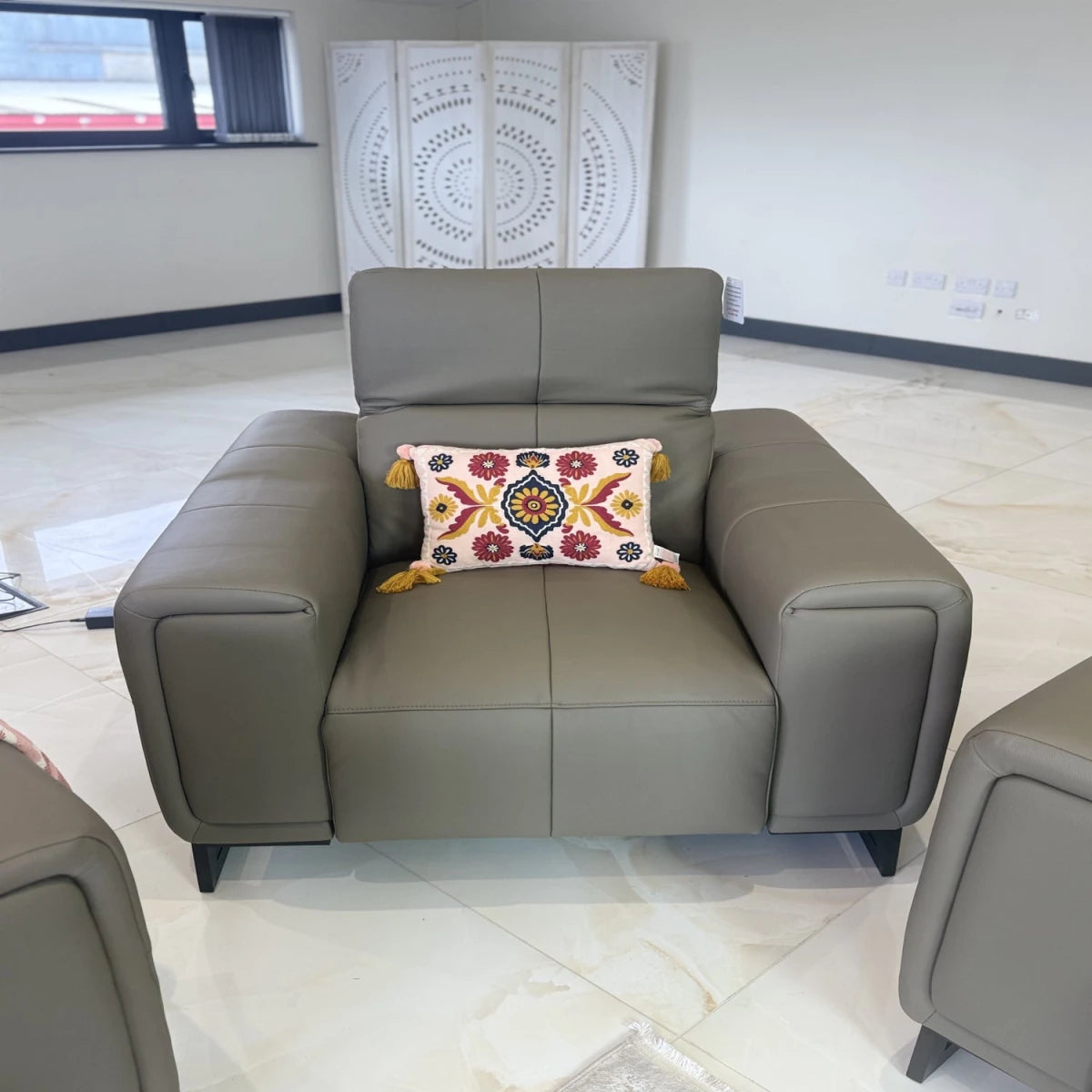 High-quality Leather/PVC upholstery offering a sleek and luxurious finish.