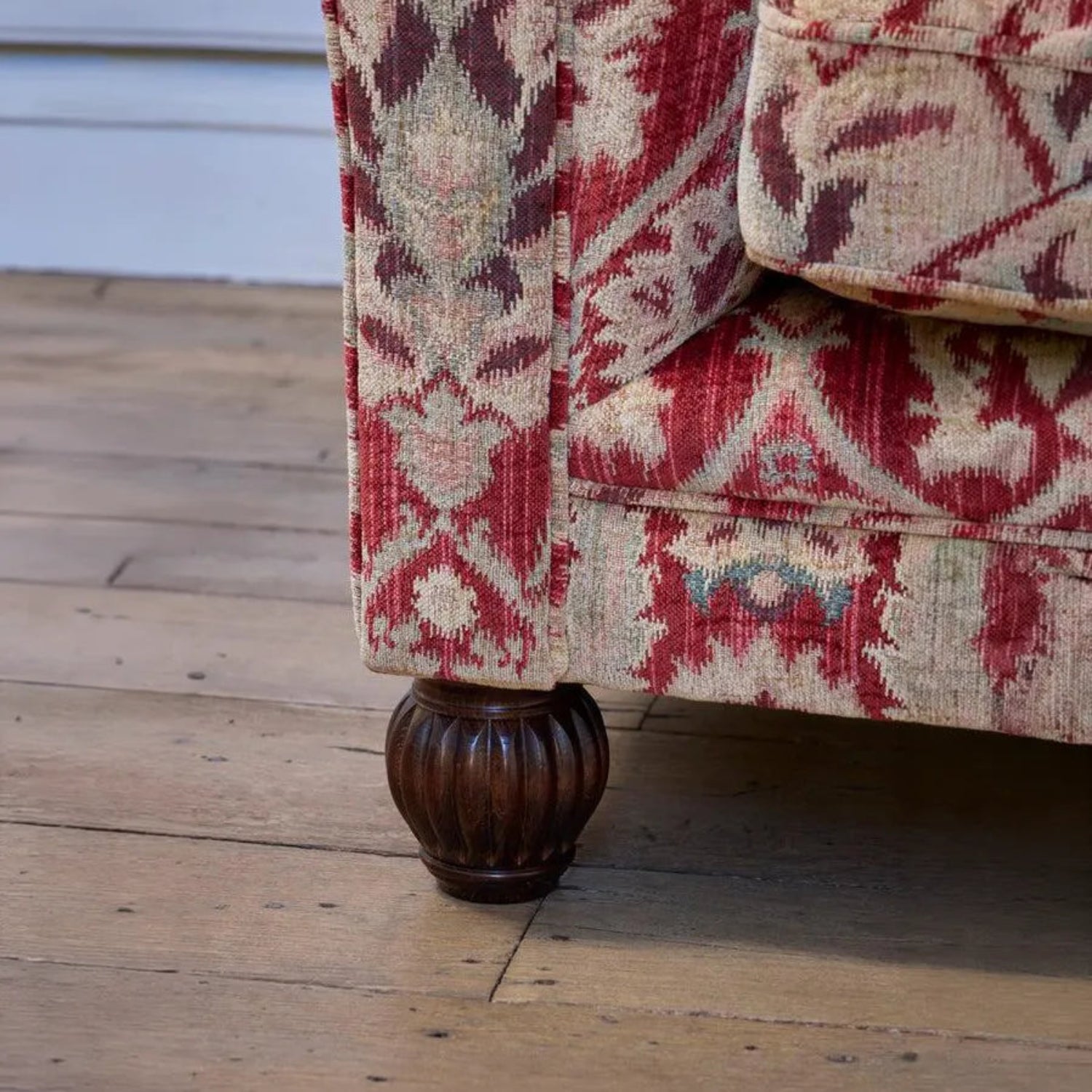 Solid hardwood feet in dark mahogany finish with classic style