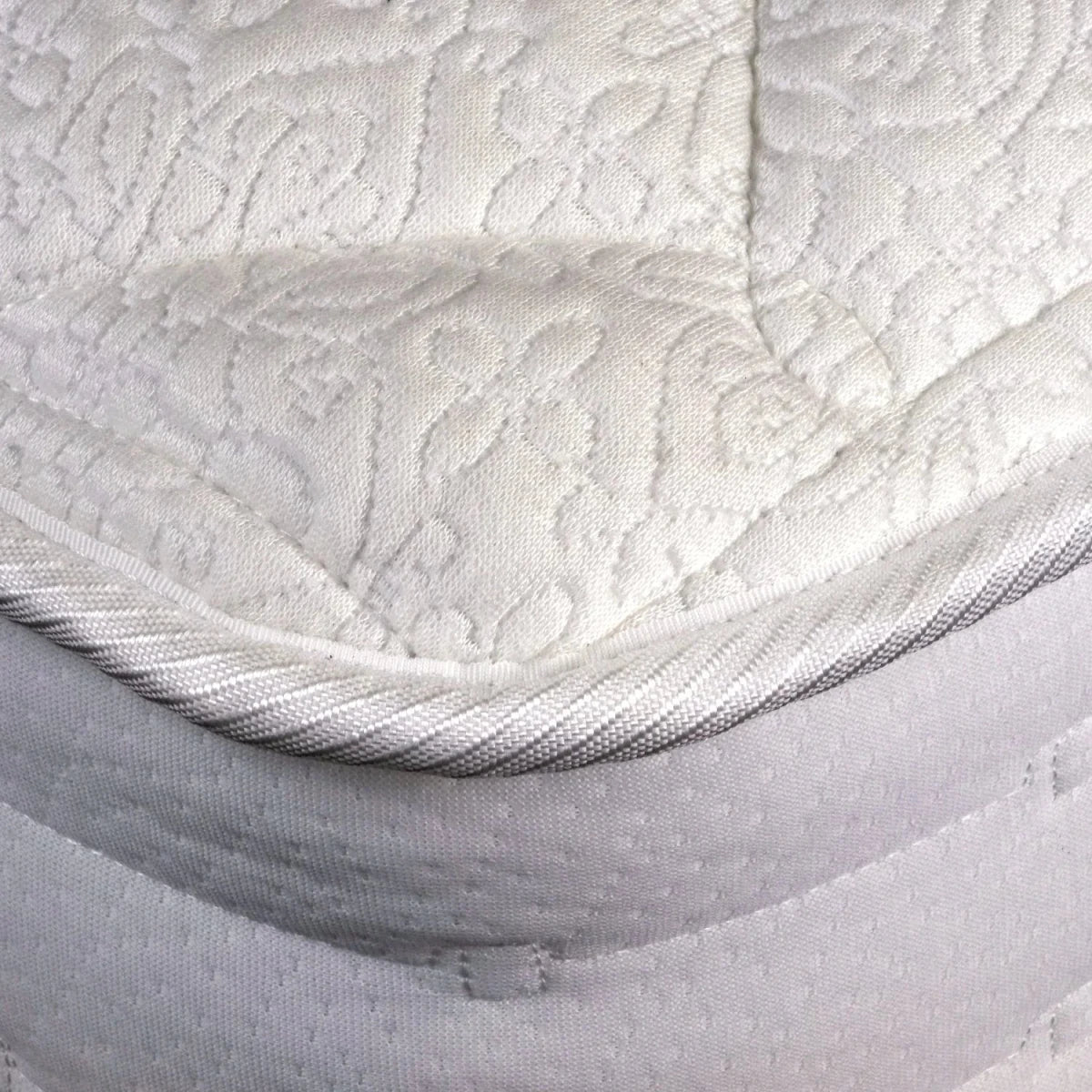Firm support mattress with quilted cover